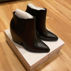 NIB Brass Plum Black Booties W 9